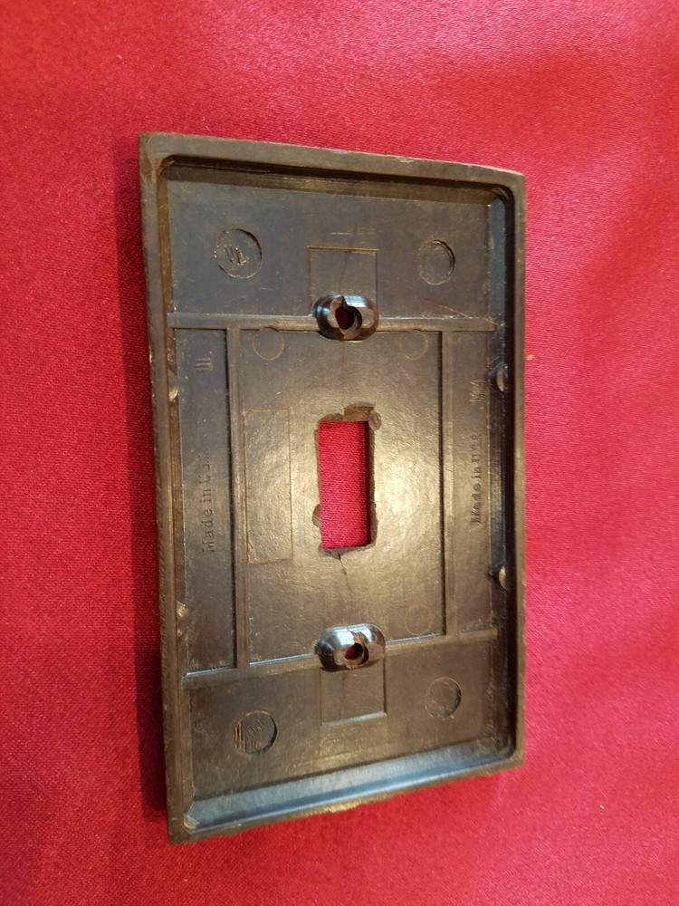 Vtg Single SWITCH PLATE BAKELITE BROWN RIBBED COVER LINED DECO DASHED BORDER -B4