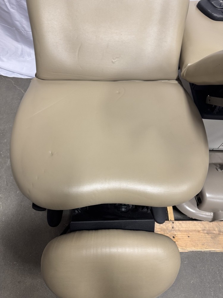 Midmark 630-003 Power Procedure Chair