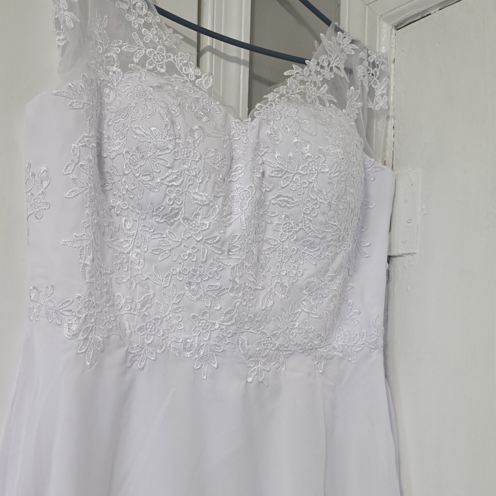 Geforsp White Lace Sleeveless V Neck Corset Wedding Dress 100% Polyester