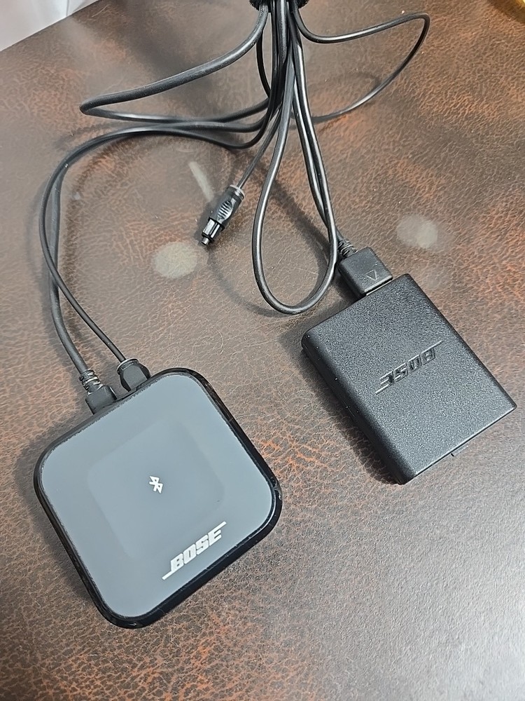 Bose Bluetooth Audio Adapter with Cables 418048 + Wall Adaptor - TESTED