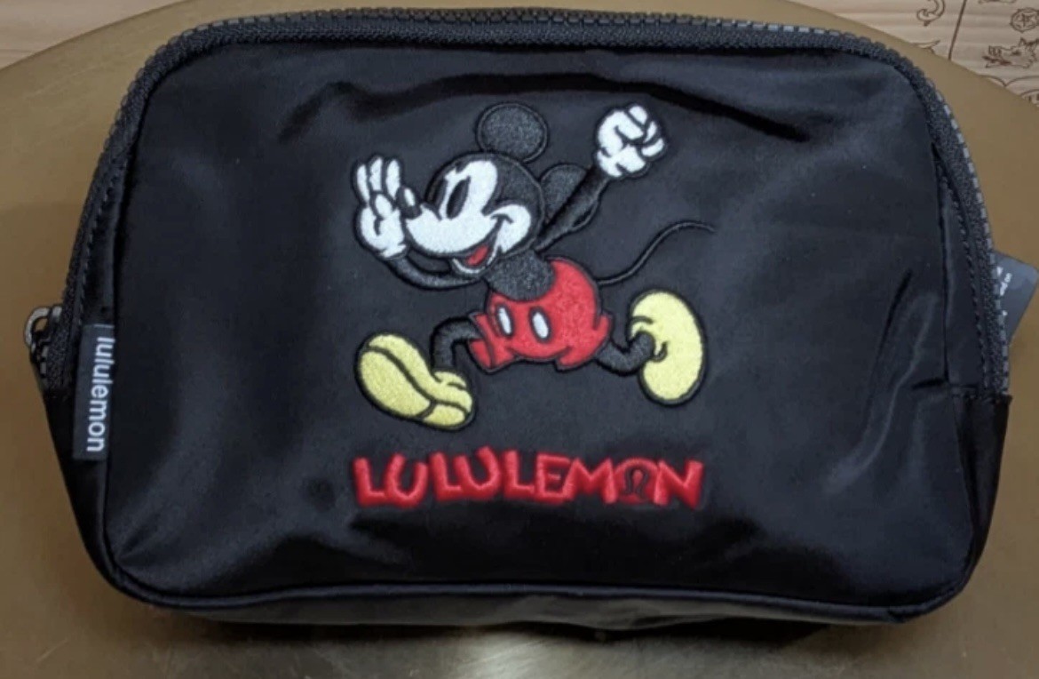 ❤️Lululemon Disney EVERYWHERE BELT BAG Mickey in Motion BLACK Crossbody NWT❤️