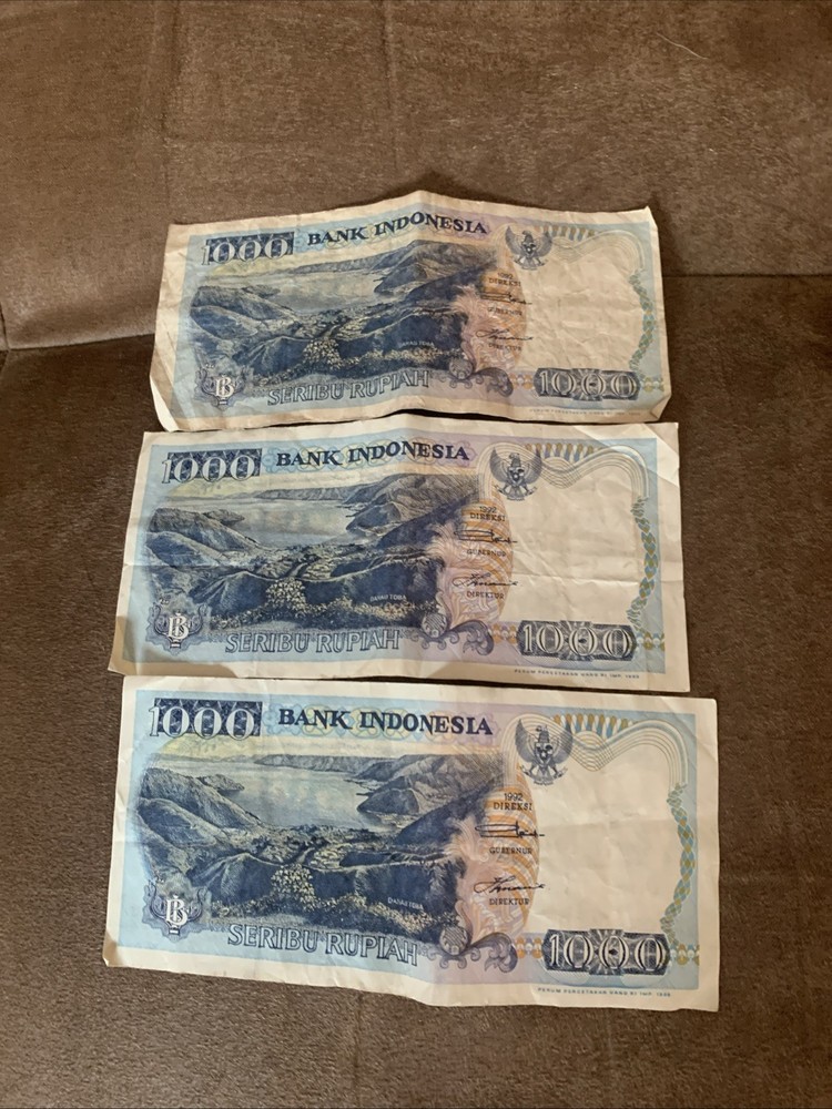 1992 Indonesia 1000 Rupiah Note. 3 Bank Notes