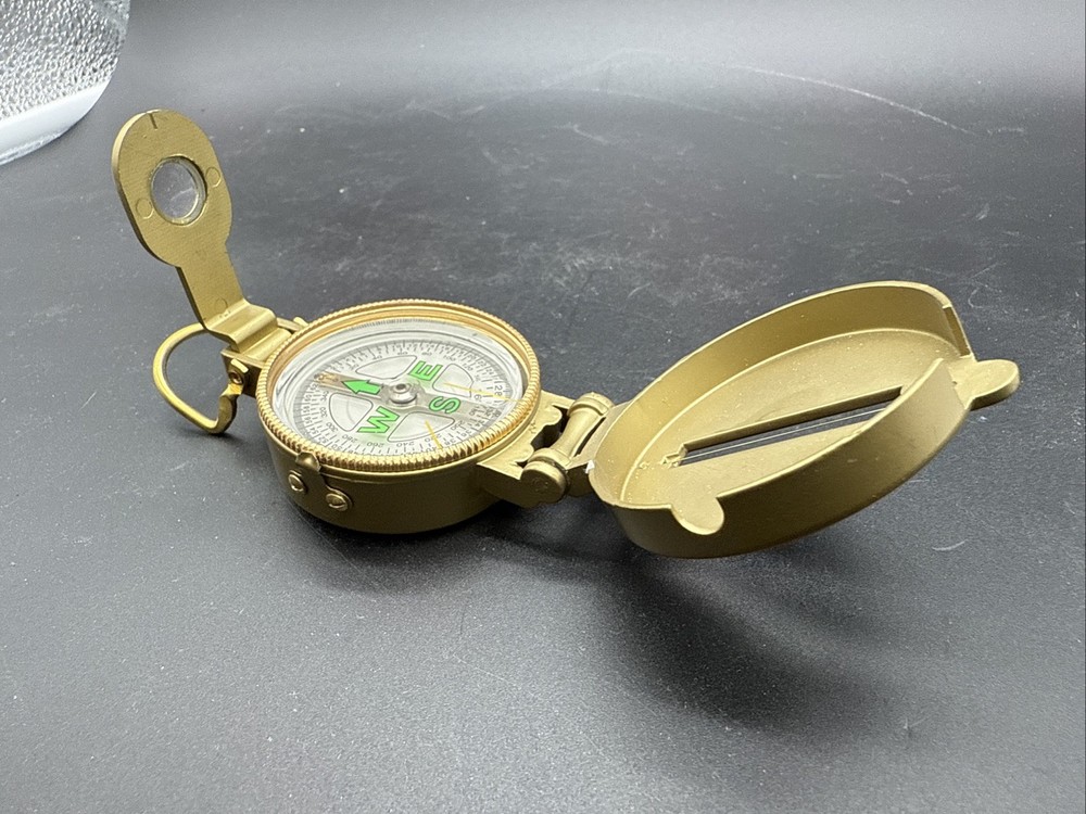 Metal compass vintage