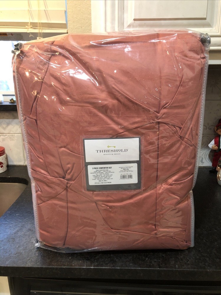 Threshold Comforter Set Rose King or California King