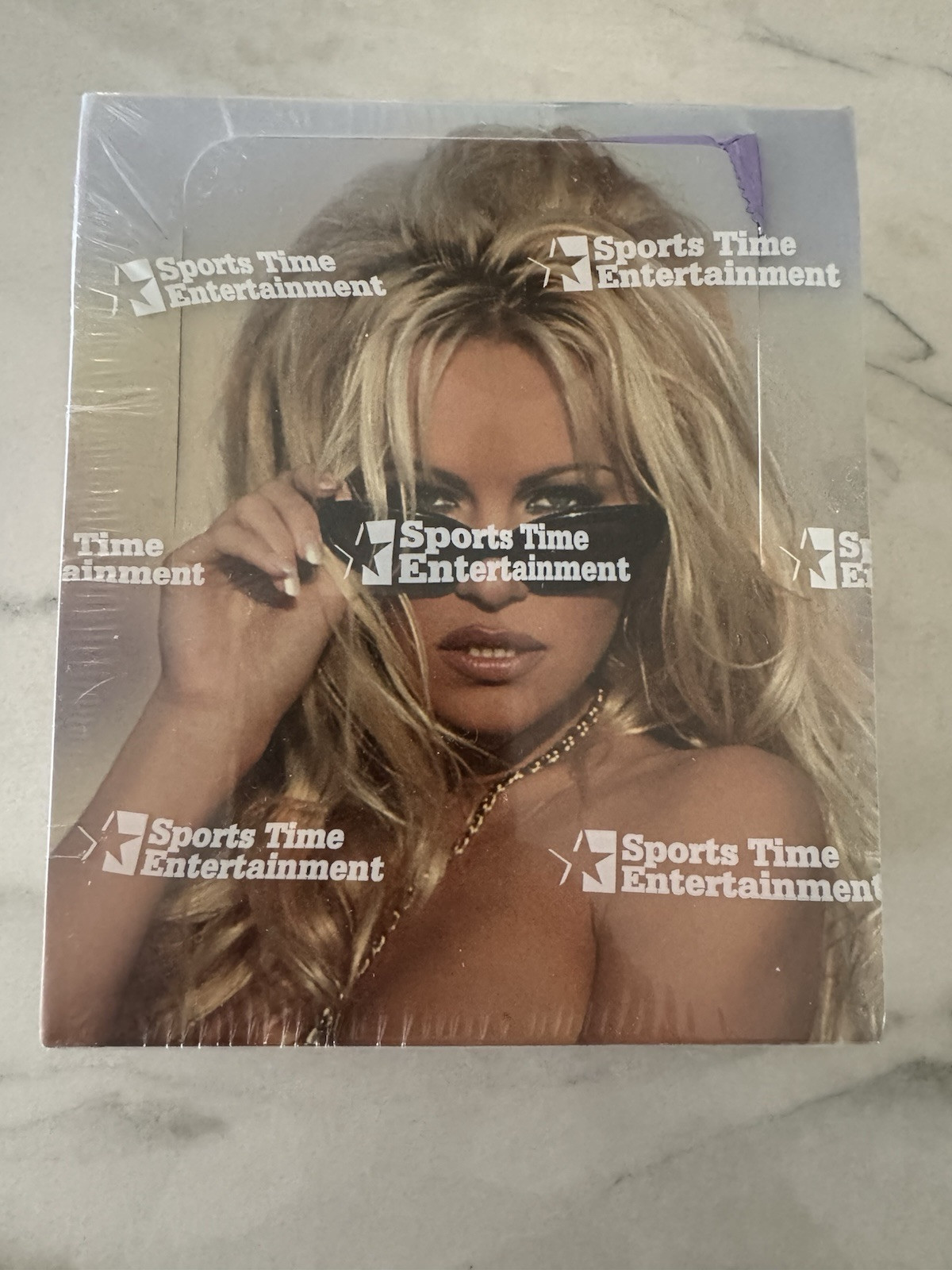 1996 PLAYBOY BEST OF PAMELA ANDERSON Collector Cards / (1) SINGLE SEALED PACK