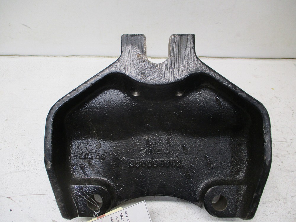 3500956C2 INTERNATIONAL FRONT SPRING HANGER BRACKET