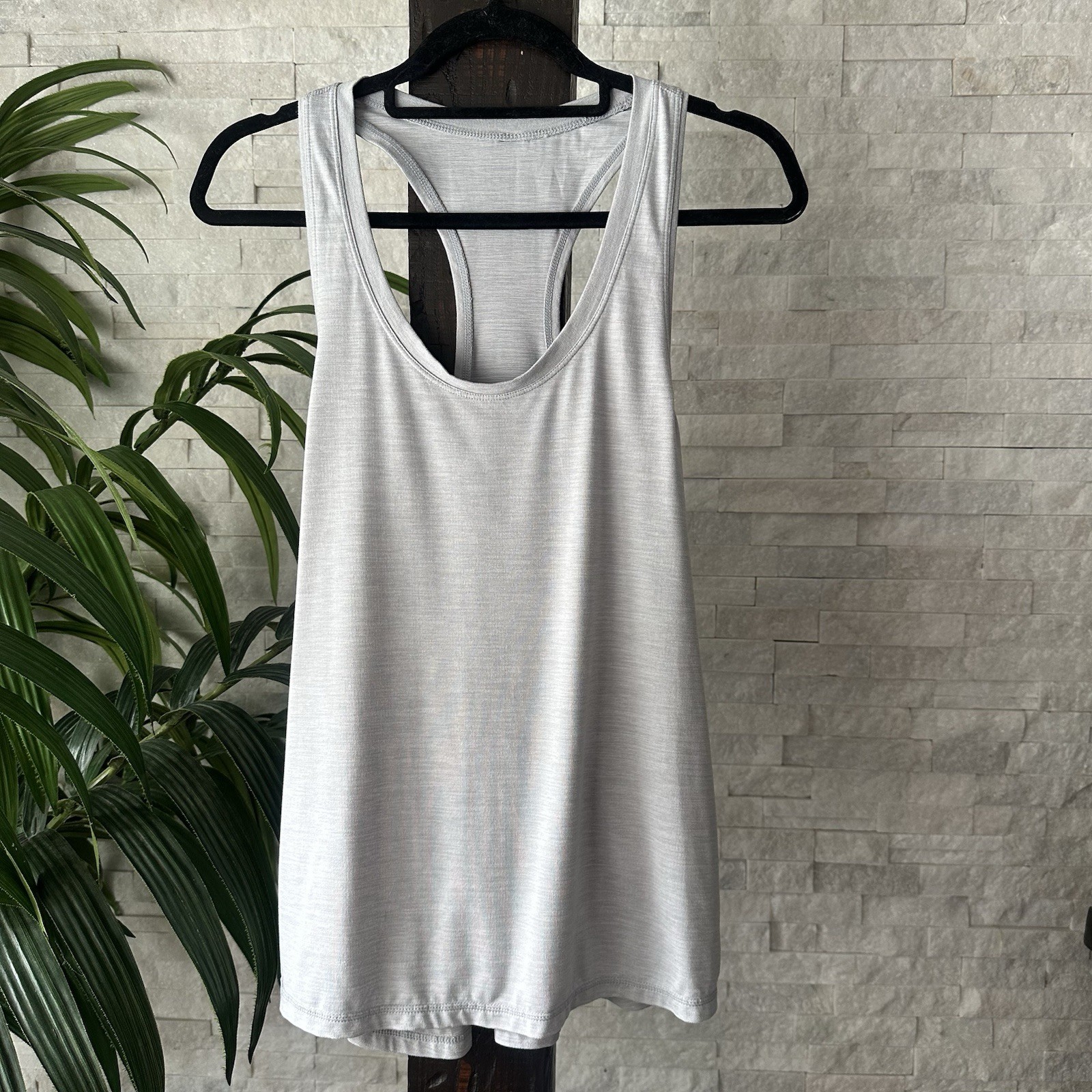 VUORI Titanium Grey Athletic Lux Performance Racerback Size Large