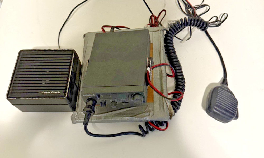 Vintage RADIO SHACK CB Radio Transceiver with Microphone Speaker