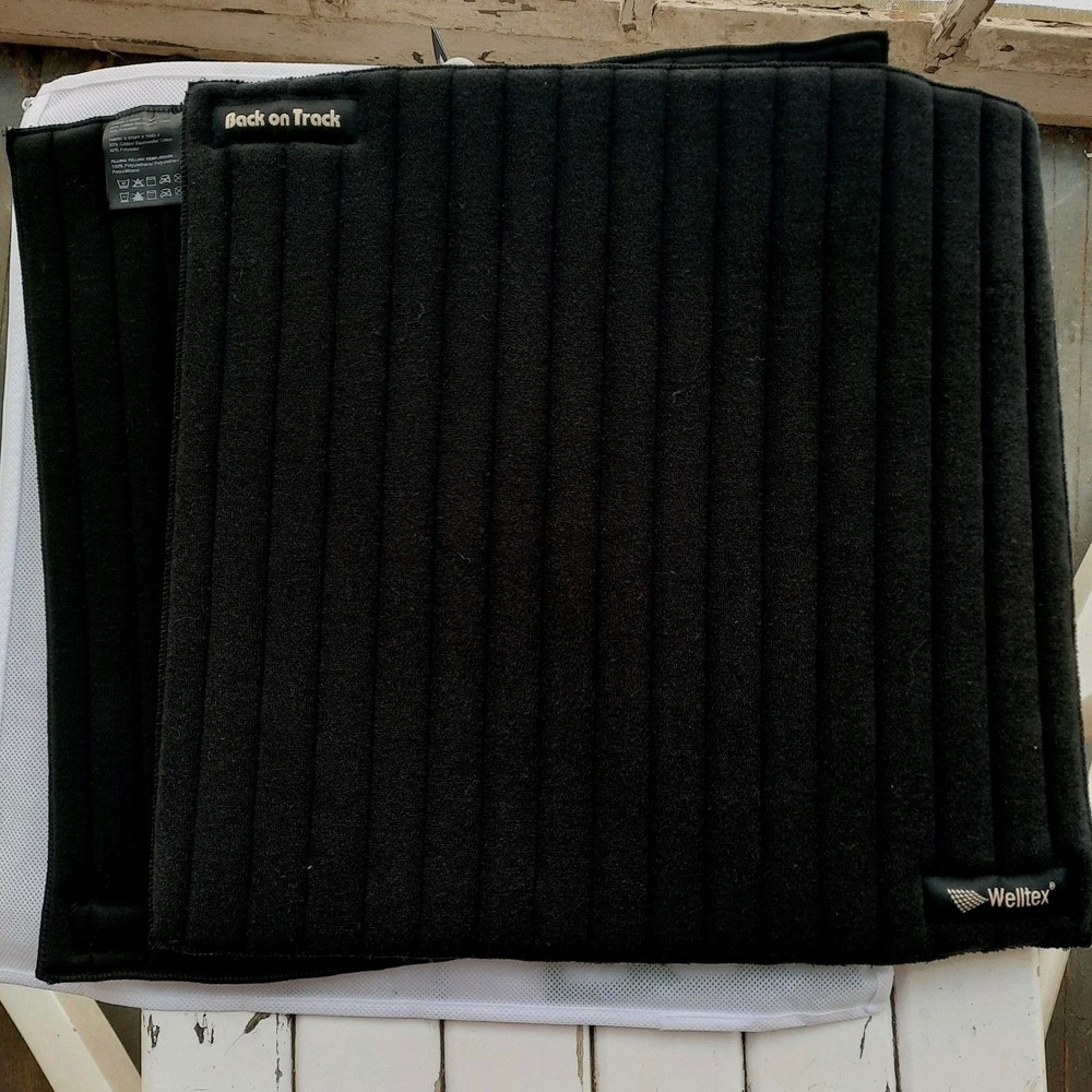 NWT BACK ON TRACK SCANDIC Pair 40x40 cm Performance Wraps Black