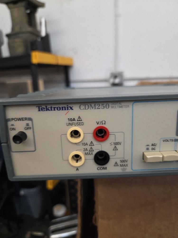 TEKTRONIX CDM250 DIGITAL MULTIMETER - ELECTRONIC TEST EQUIPMENT