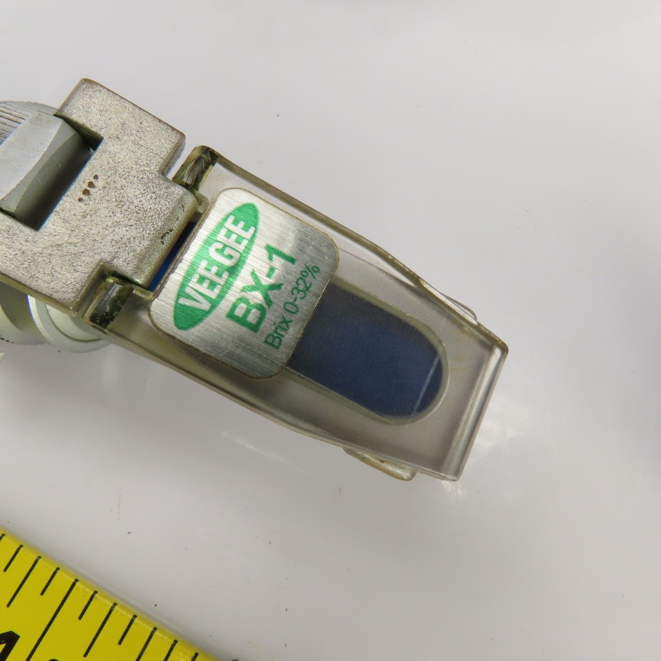 Vee-Gee BX-1 Handheld Brix Refractometer 0-32%, +/-0.2% W/Carry Case