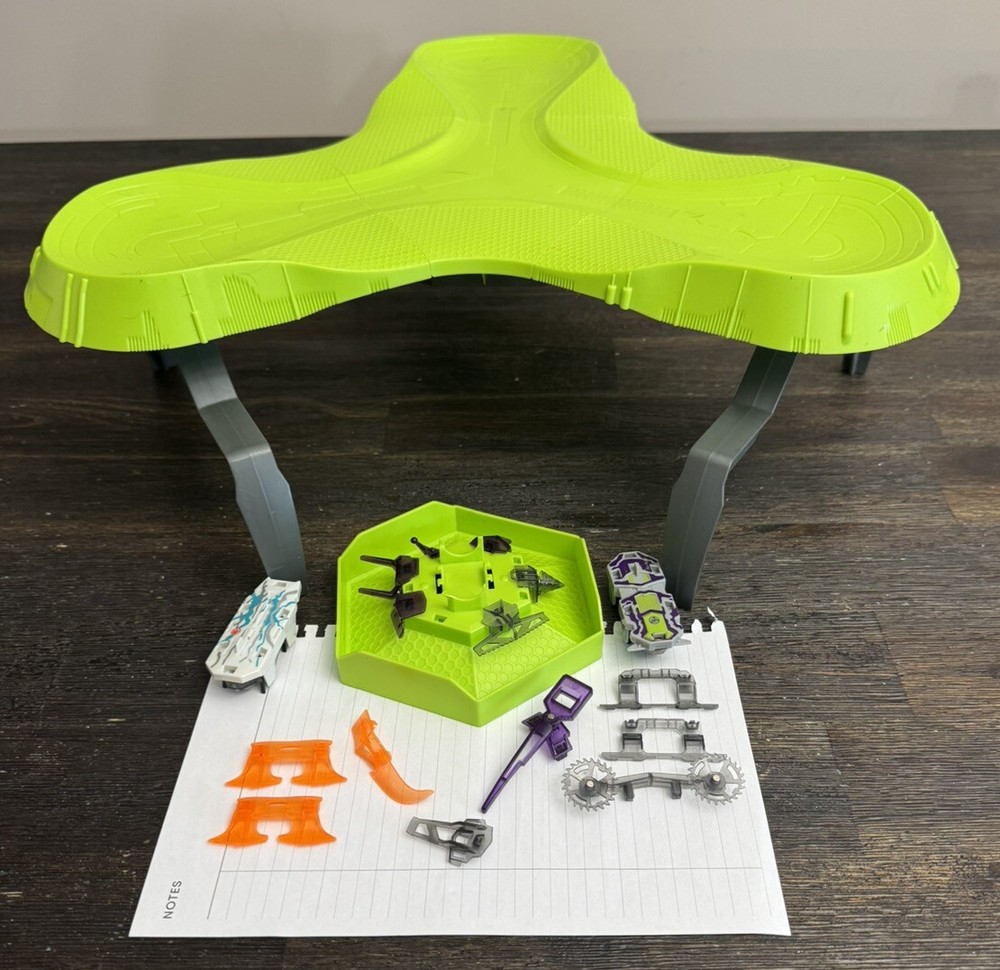 HEXBUG Gladiators Battling Robots Stadium - 2 Gladiators Included!
