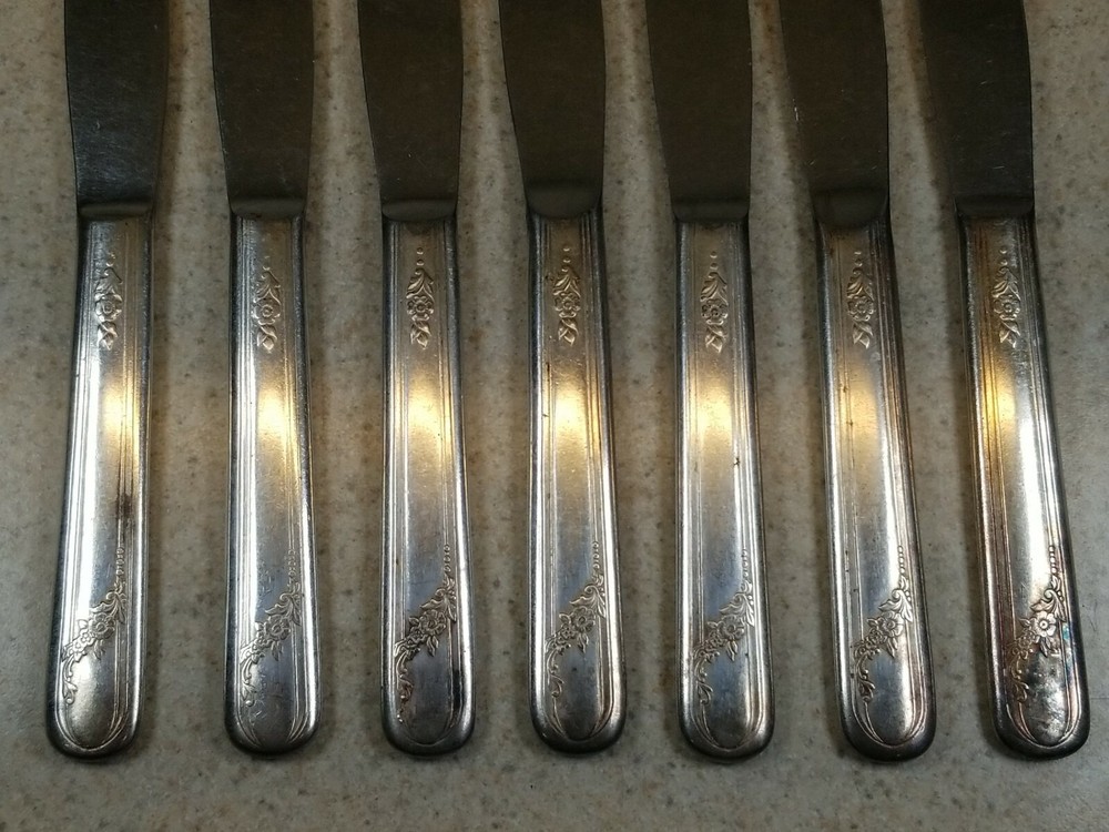 ONEIDA COMMUNITY SILVERPLATE TUDOR FLATWARE QUEEN BESS 7 SOLID DINNER KNIVES 9"