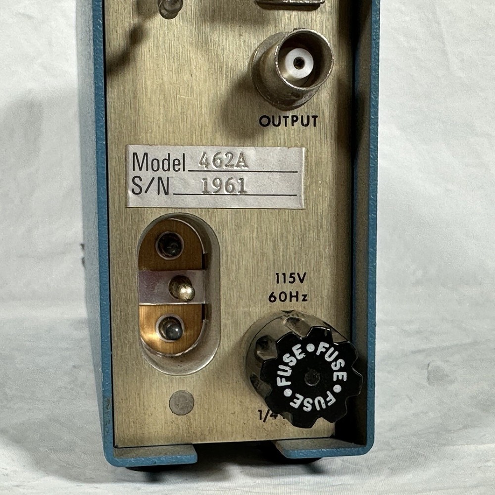 PCB Piezotronics Shear 462A Accelerometer Charge Amplifier