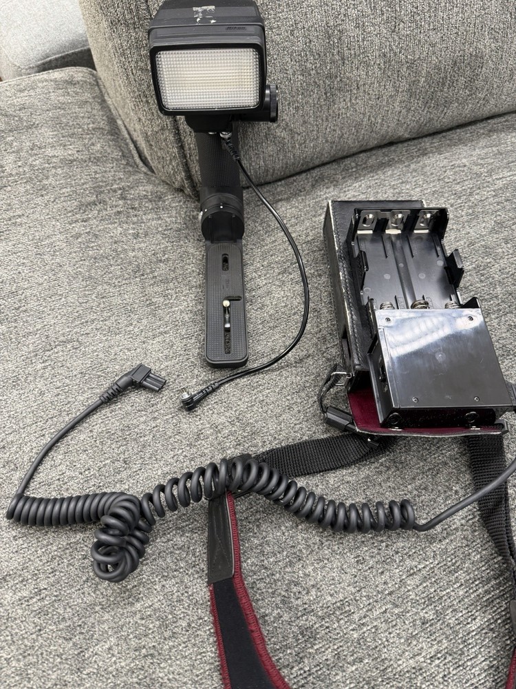 Nikon Speedlight SB-14 & Battery Compartment