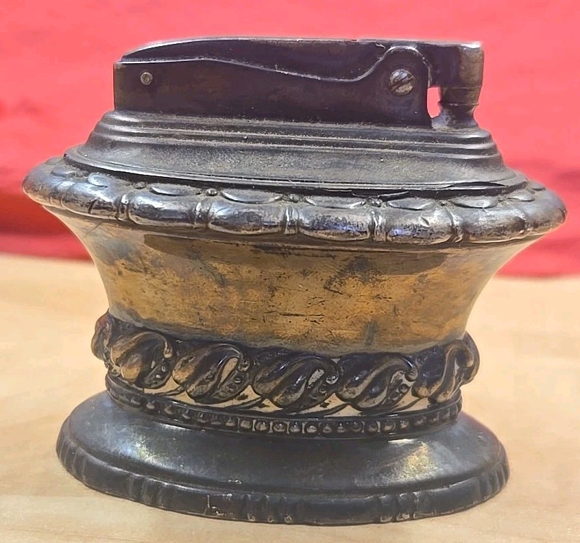 Vintage Ronson Waldorf Table Silver Plate Lighter, Doesn't Light