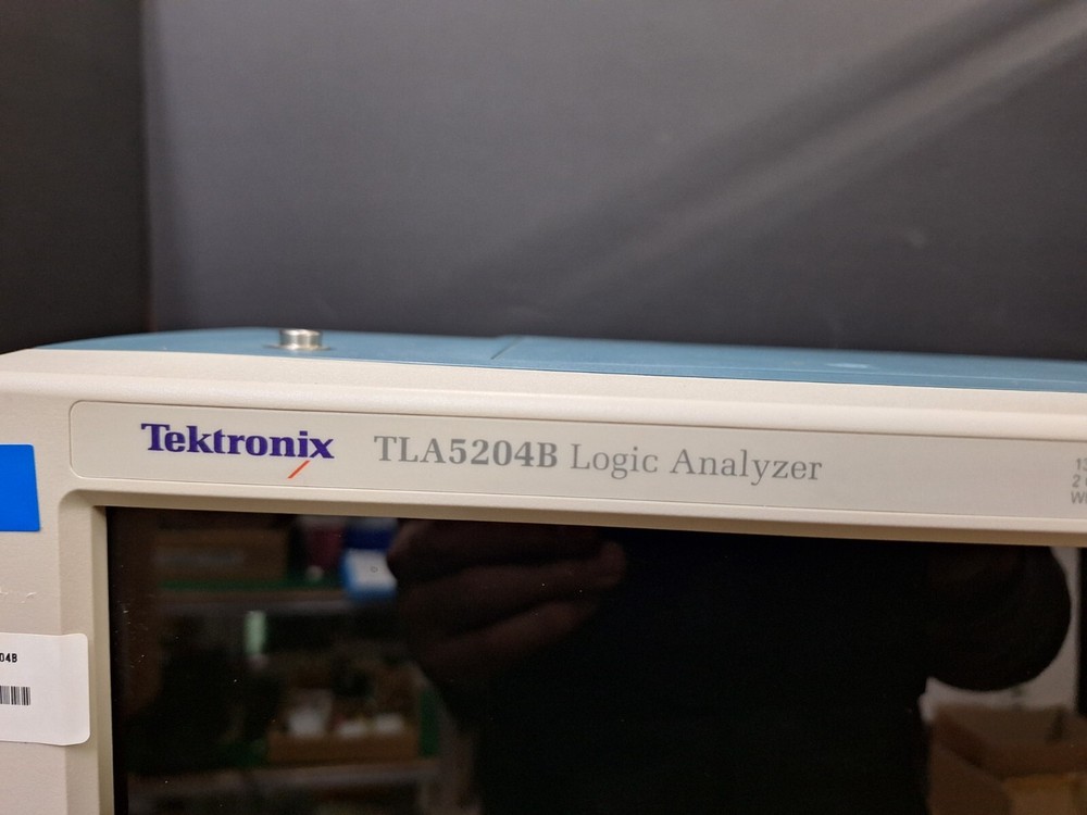 Tektronix TLA5204B : Logic Analyzer (0830)