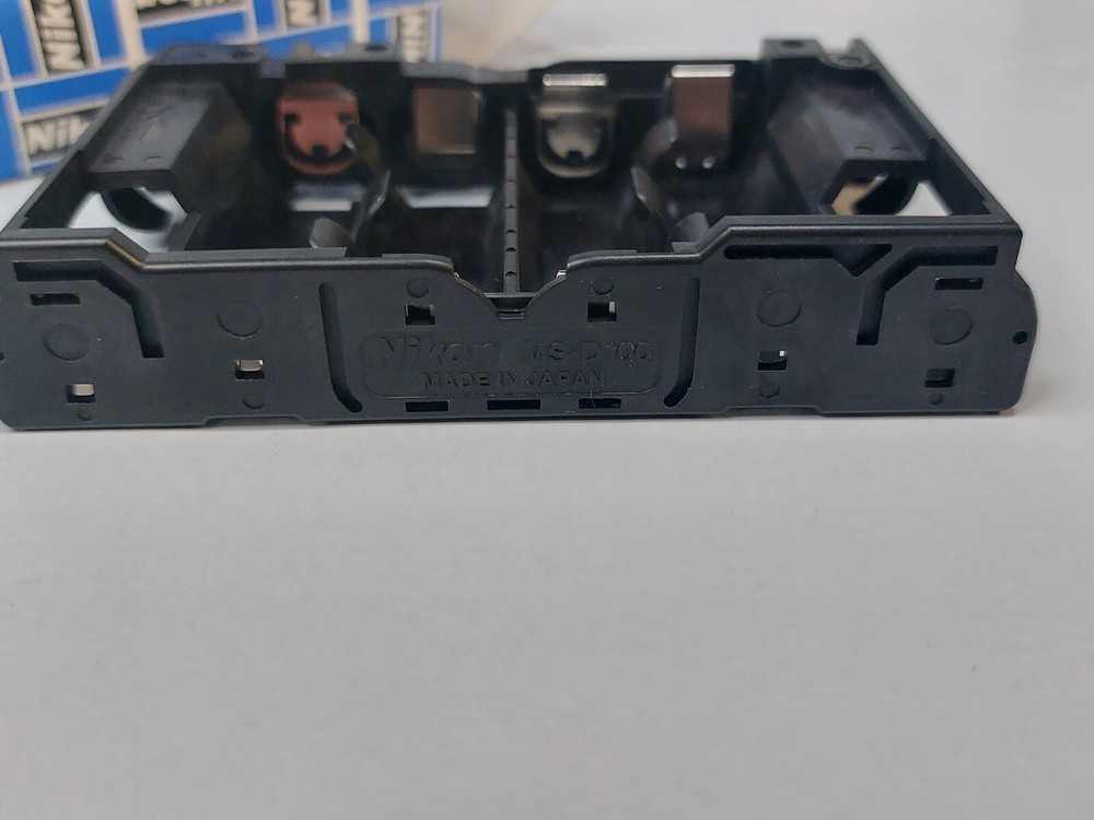 Nikon MS-D100 Battery Holder
