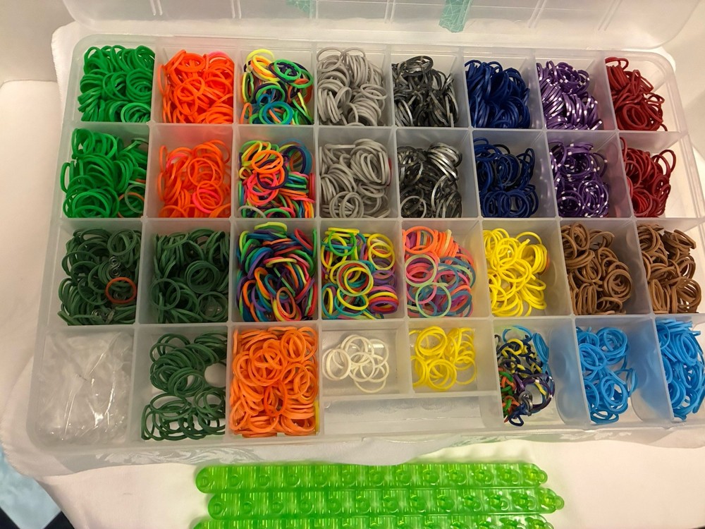 Rainbow Loom Bracelet Kit/case With Elastics,loom,hooks Preowned A10