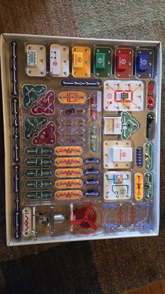 Complete-Elenco Snap Circuits Extreme SC-750 Electronics Exploration Kit