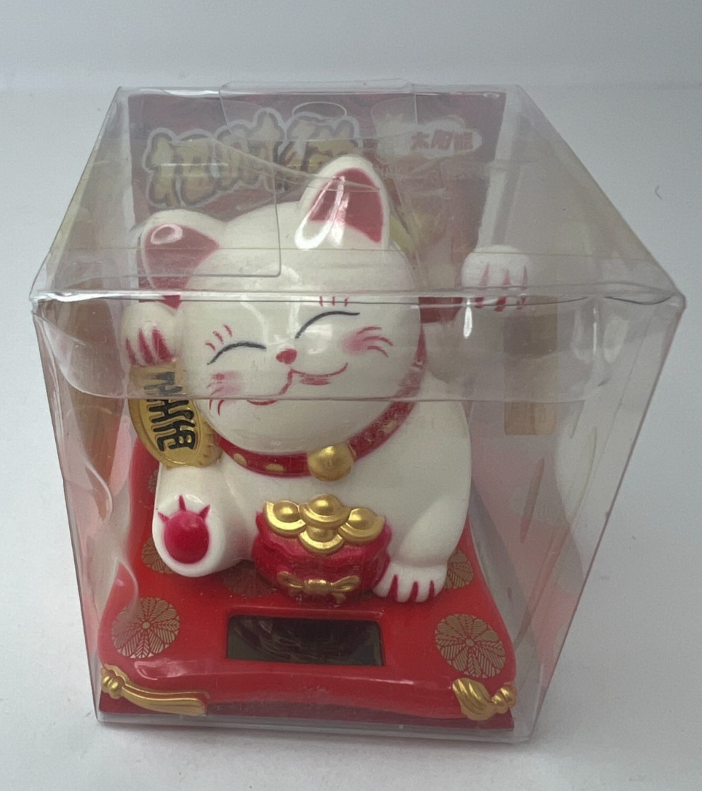 Solar Powered Lucky Beckoning Cat Waving Figurine Good Fortune Home Office Gift