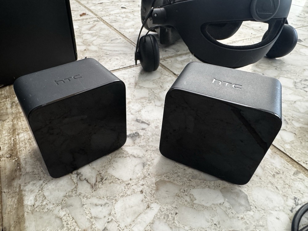 HTC Vive VR Headset Bundle + Pro Audio Strap (Read Description)