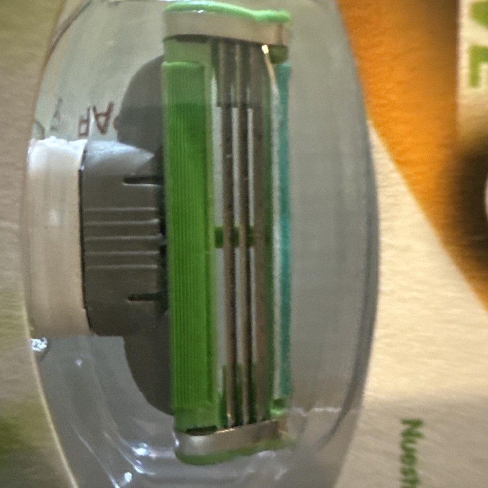 Gillette Mach3 SENSITIVE POWER Razor Blade Shaver 1 Refill (Battery Exploded)