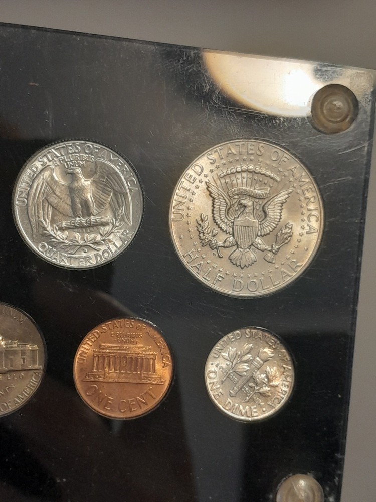 1964 US 10 PC. MINT SET IN CAPITAL PLASTIC HOLDER