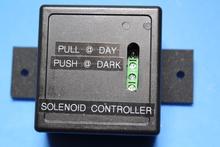 12V-2A SOLENOID CONTROLLER- SINGLE PULSE @ DUSK AND REVERSE SINGLE PULSE @ DAWN