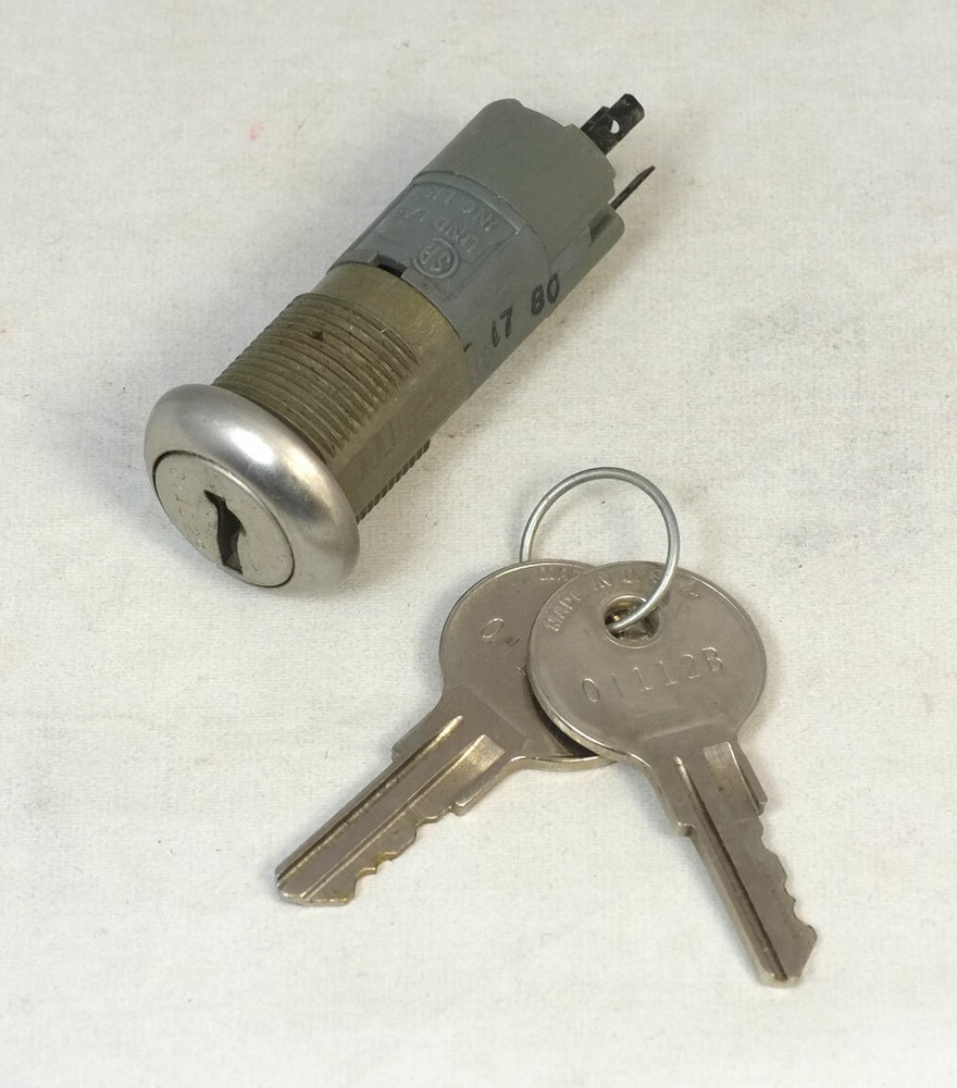 1 NOS Oak Electrical Key Lock Switch SPDT