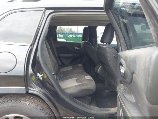 CHEROKEE 2014 Glove Box 5000174