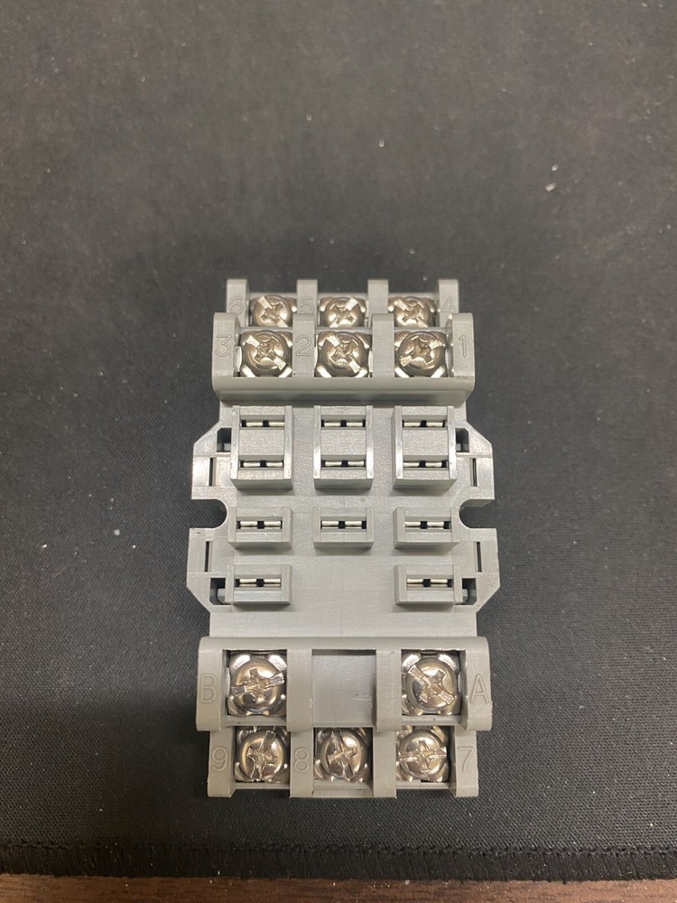 IDEC ELECTRONIC TIMER TYPE RTE-B11 11 PIN TIMING RELAY WITH IDEC SR3B-05 SOCKET