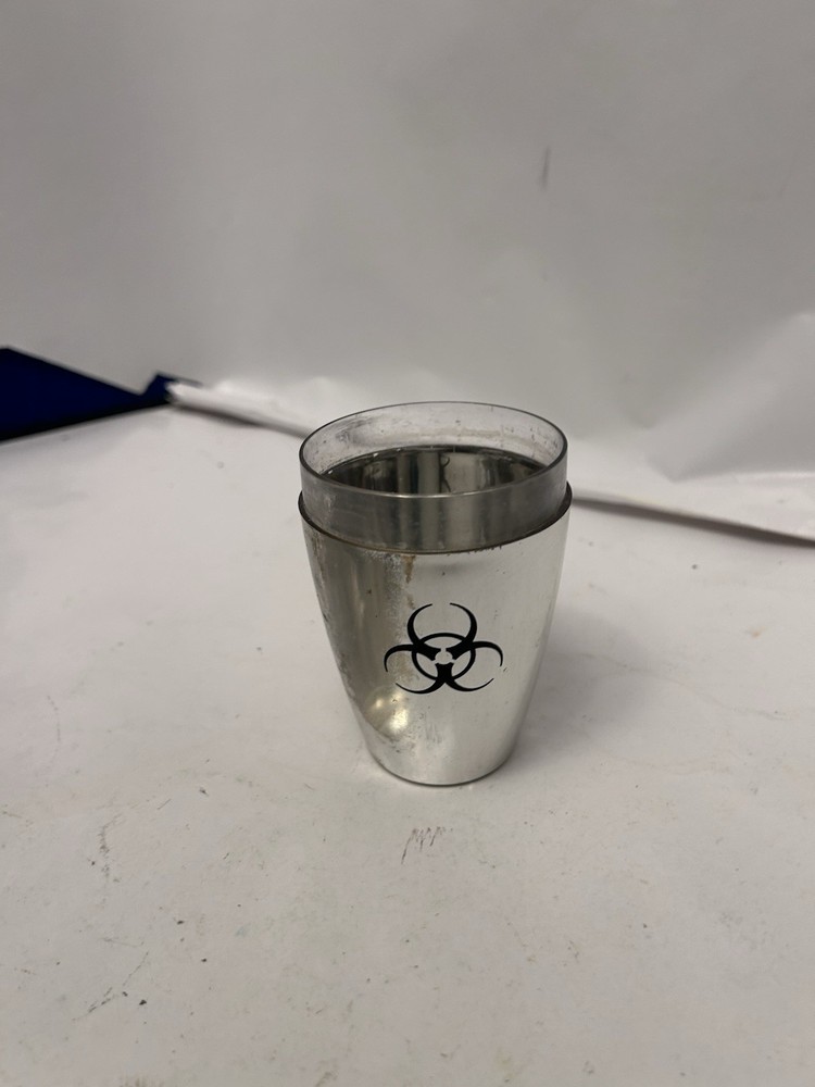VTG plastic biohazard mixing cup without top
