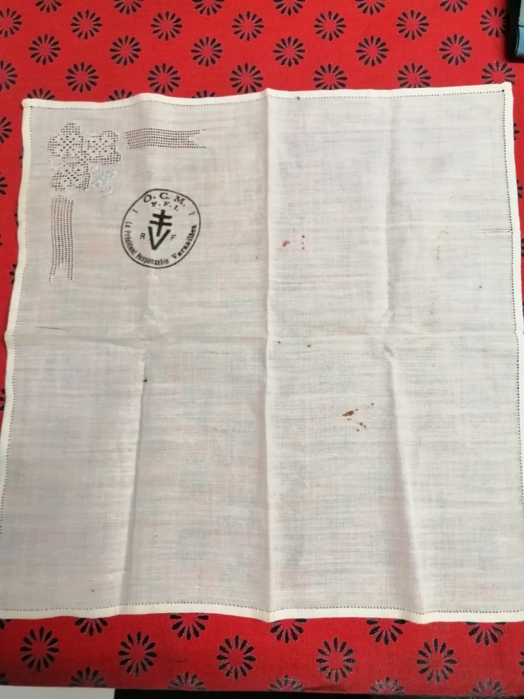 Un Handkerchoir Et Une Petite Barette Libération Comité De Versailles WW2