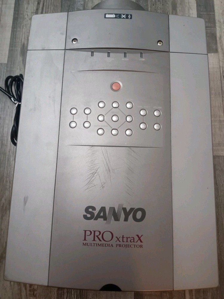 Working Sanyo PLC-XP30 Large Venue Presentation Projector PRO xtraX Multimedia