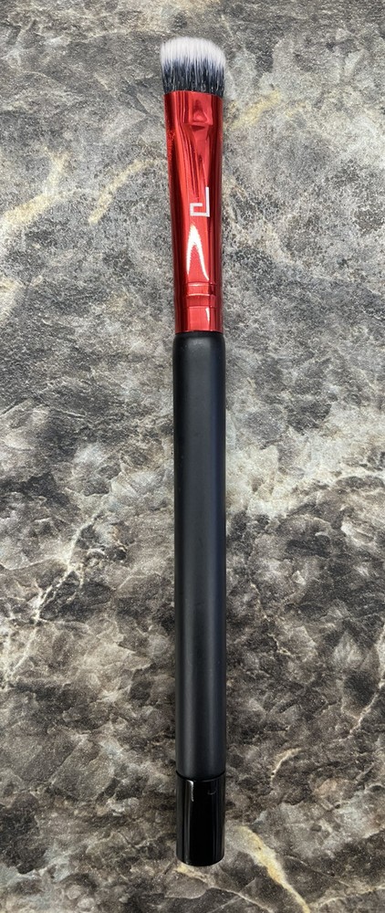 Doucce Eyeshadow Smudger Brush