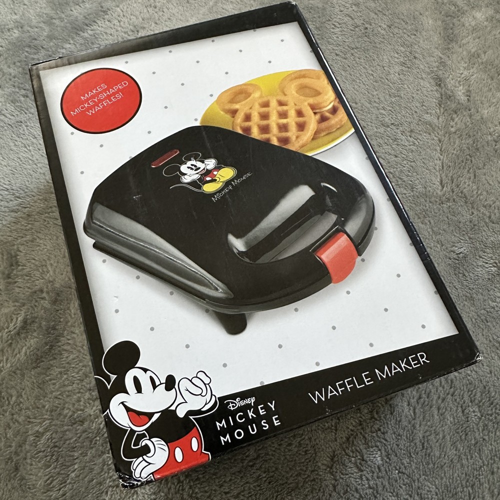 DISNEY Mickey Mouse Waffle Maker Nonstick Plates Kitchen Appliance Mickey-Shaped