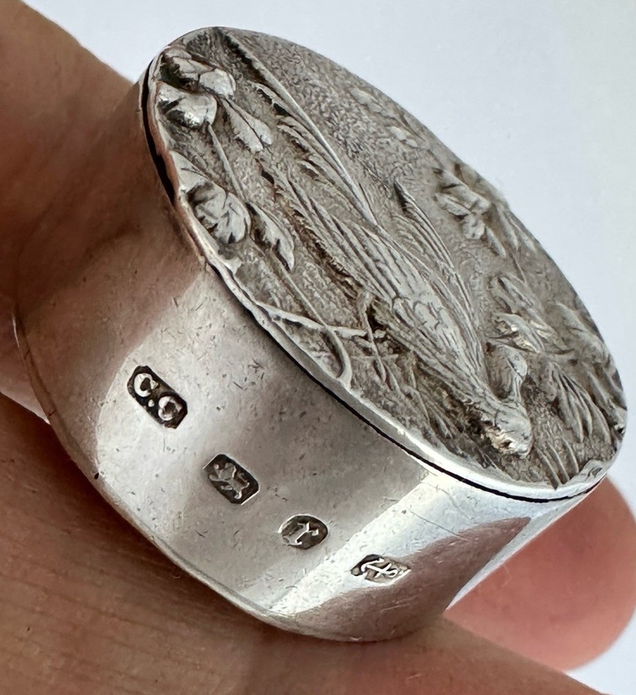 Victorian Solid Silver Pill Box c.1891