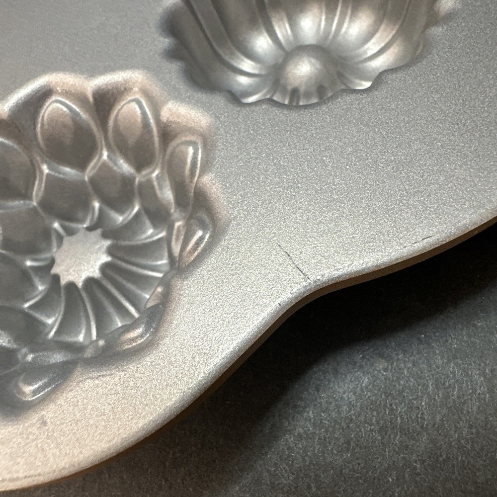 Nordic Ware Bundt Charms Pan1.2 C 1b