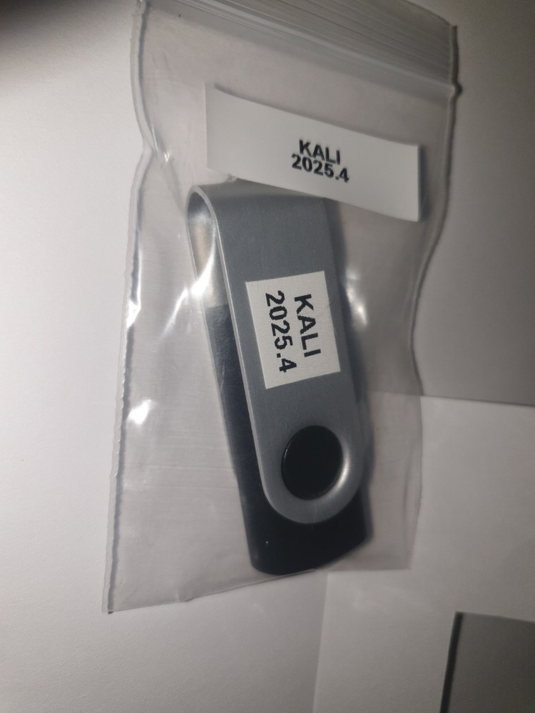 Linux Kali 2025.4, 64-bit, Bootable Live and Install USB Flash Drive