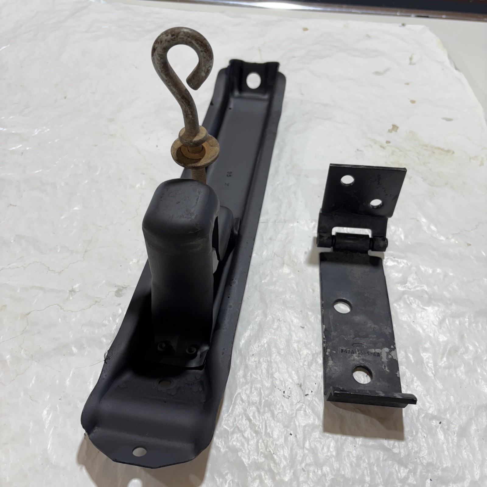 1983-1997 Ford Ranger spare tire carrier (original) Mazda B-Series