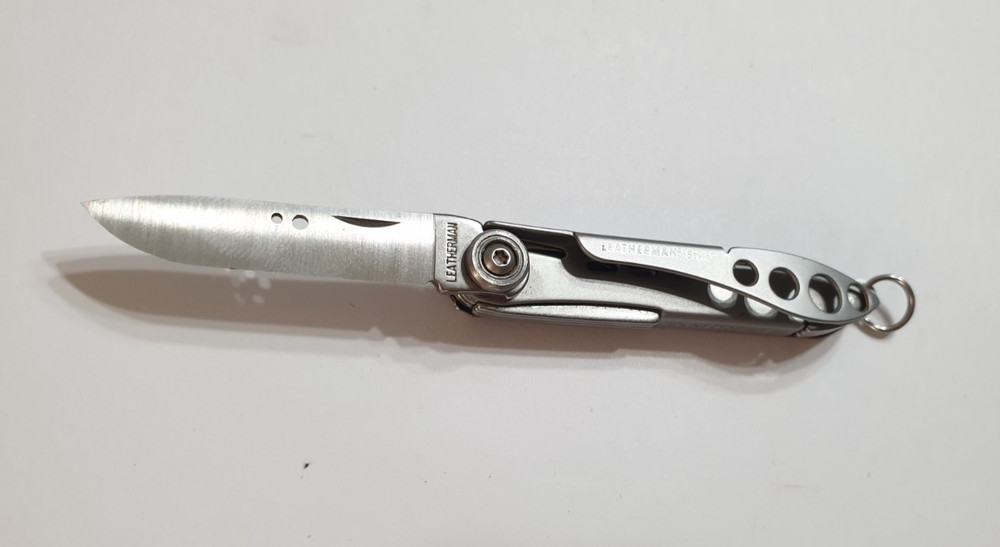 🔥🔥🔥 Smallest Leatherman Style Multitool Keychain Retired Collectable Red