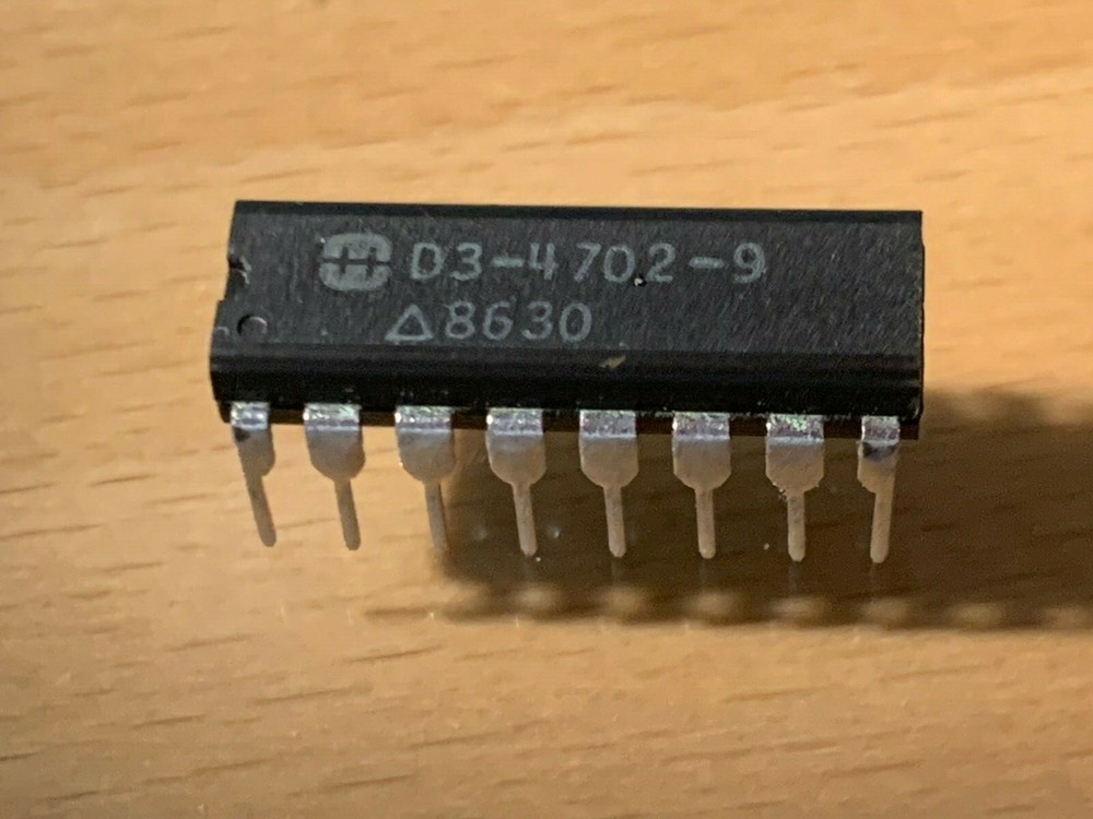 Harris  IC - D3-4702-9 - BIT RATE GEN CMOS - DIP-16.