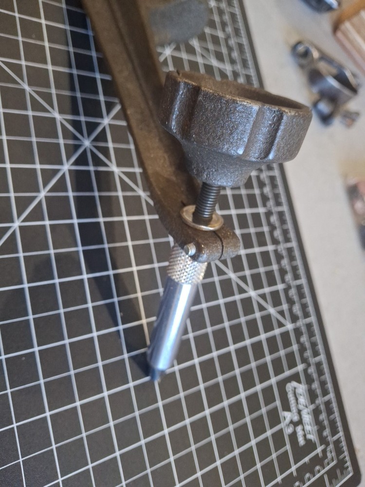 Herters Fly Tying Vise