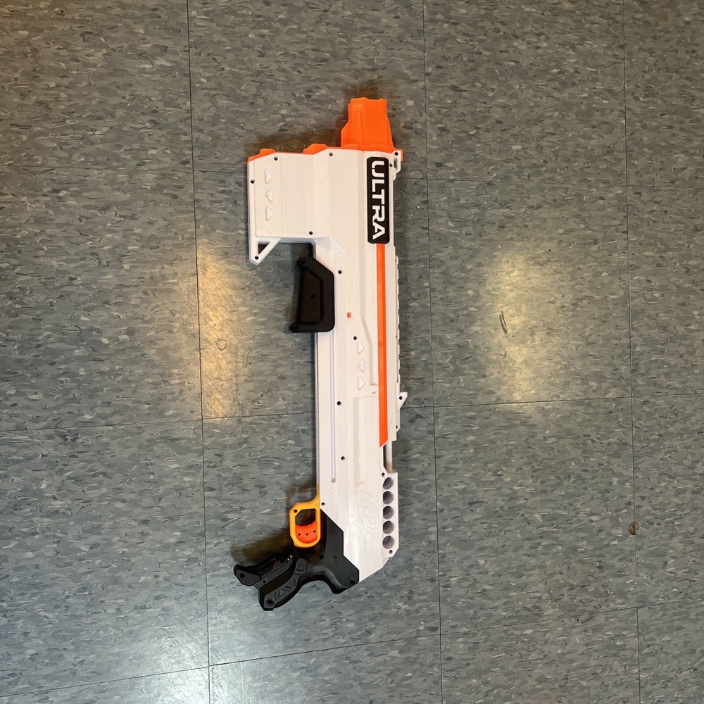 NERF Ultra 3 Blaster Pump-Action 8-Dart Internal Clip