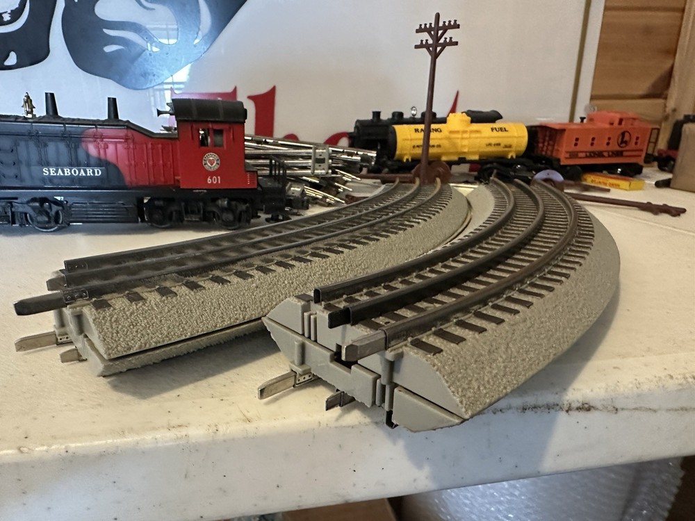 Lionel Fastrack 40x60 Loop Plus CW-80 Transformer