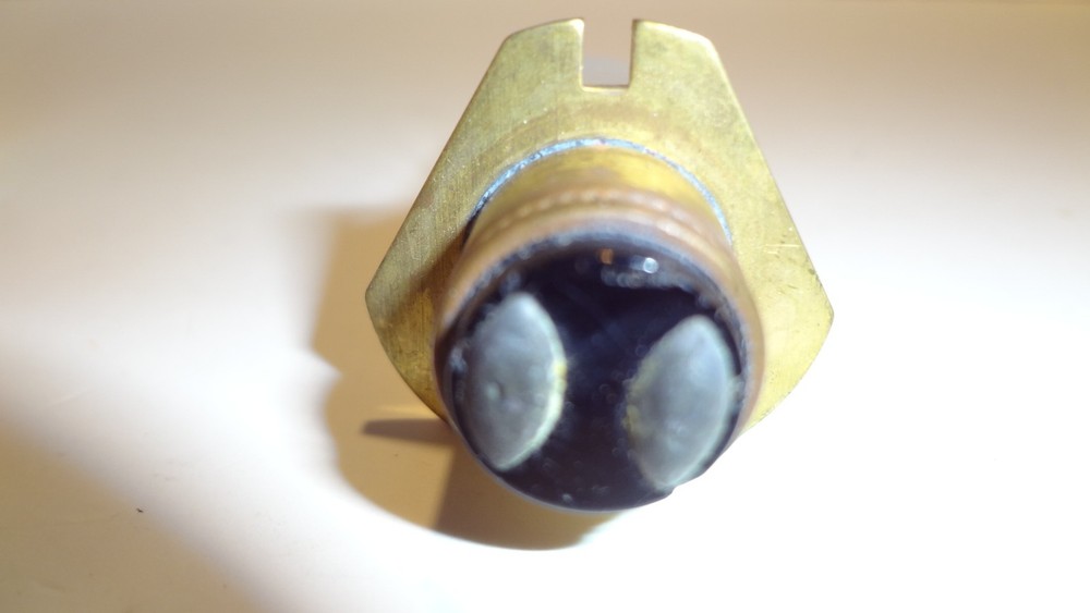 LEITZ LEICA 6 VOLT 15 WATT BULB #500177 TRIANGULAR PREFOCUSED FLANGE MOUNT