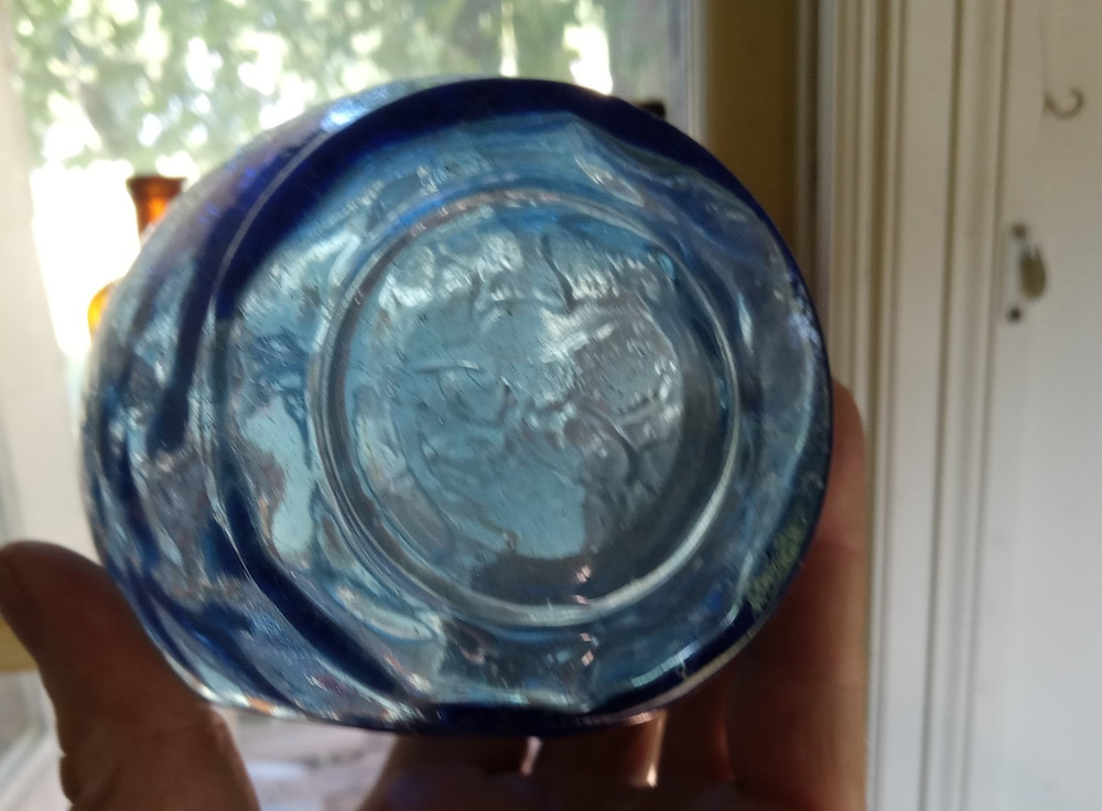 EAGLE EMB PRETTY BLUE DIAMOND OPTIC PATTERN SNUFF BOTTLE