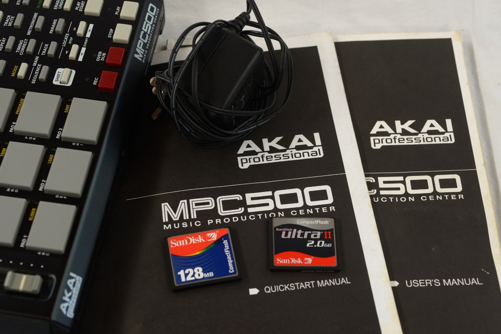 AKAI MPC500 Black Sampler and Sequencer Working Complete in Box, extra card