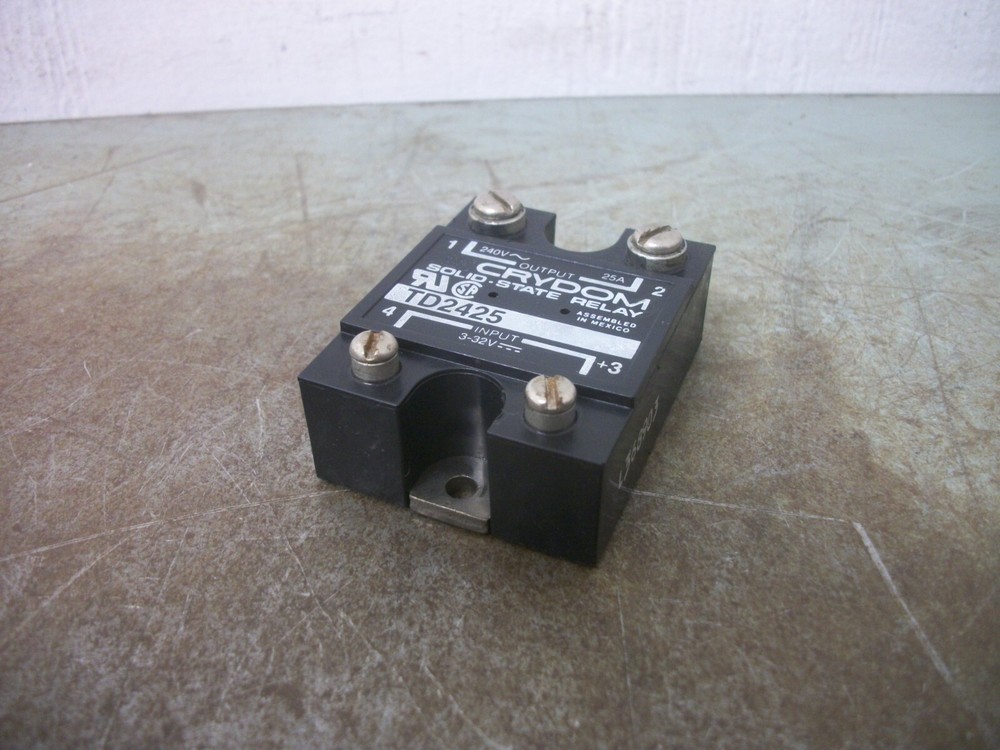 CRYDOM SOLID-STATE RELAY TD2425 240VAC 25AMP 3-32VDC